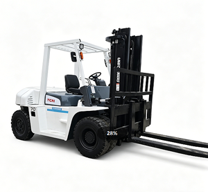 Chariot élévateur TCM 70 d'occasion en promotion, 7 tonnes, avec moteur TCM, fourches allongées de 3 m, mât à deux étages, modèle 2024, transmission 4x4, pneus pleins - Product Image 1