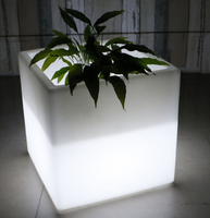 Pots de fleurs et jardinières lumineux en plastique rechargeables pour l'extérieur