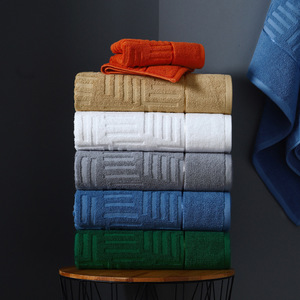 Toalla de baño de algodón peinado de primera calidad para hotel, hogar y huéspedes, absorbente, con patrón liso, ideal para comercio exterior. - Product Image 2