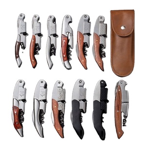 Tire-bouchon de qualité supérieure avec manche en bois et coupe-capsule - Outil personnalisé pour les barmans et les sommeliers - Product Image 2