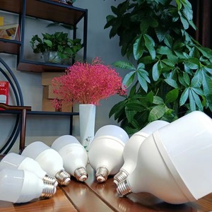หลอดไฟ LED อลูมิเนียมบรรจุภัณฑ์พลาสติก Xiaolai ขั้ว E27 แรงดันไฟฟ้า AC 220V สำหรับโรงงาน ซูเปอร์มาร์เก็ต และไฟส่องสว่างภายในบ้าน - Product Image 4