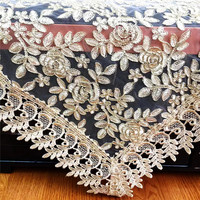Chemins de table brodés de fil d'or avec des motifs jacquard de banquet, dentelle en organza tissée, nappe de table