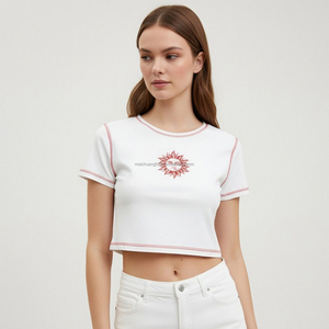 <span class=keywords><strong>T</strong></span>-<span class=keywords><strong>shirt</strong></span> Crop da <span class=keywords><strong>Donna</strong></span> con Cuciture a Contrasto Personalizzate, Modello Sun Baby Tee, in Tessuto a Costine - Product Image 1