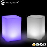Cube LED IP65 Étanche RGB Rechargeable Lumières Décoratives CE ROHS Logo Personnalisé Vente Directe Usine pour Mariage Événement Location Hôtel