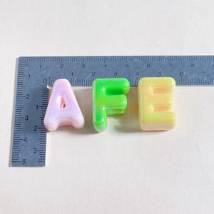 Phụ kiện trang sức mặt dây chữ cái acrylic tự làm thủ công, đính hạt, khóa giày, 26 chữ cái, với hạt nhựa & lucite mạ màu - Product Image 5