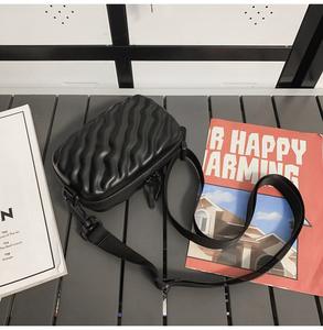 Vente en gros Boîte noire tendance <span class=keywords><strong>rigide</strong></span> pour hommes Sac à bandoulière pour femmes avec sac à bandoulière pour hommes - Product Image 4