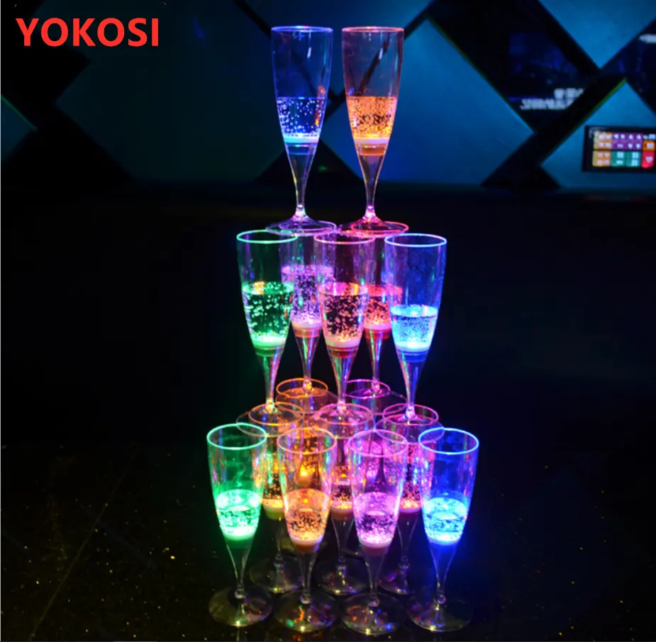 Water induktion leucht kunststoff tasse LED leucht Champagne Cup acryl Pour in eine helle LED champagner glas