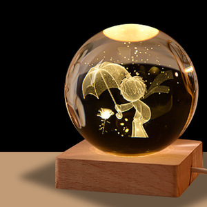 6CM Cristal Usine En Gros <span class=keywords><strong>Personnalisé</strong></span> 3D Laser Gravé <span class=keywords><strong>Boule</strong></span> <span class=keywords><strong>De</strong></span> Verre LED Lumière avec Base En Bois Poli Technique Souvenir Utilisation - Product Image 4