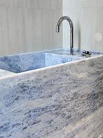 Pierre Fantaisie FANCY STONE, finition marbre naturel bleu cristal pour les plans de travail d'îlots de lavabo et les projets de murs décoratifs