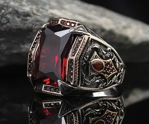 뜨거운 판매 남자의 힙합 합금 반지 펑크 고딕 스타일 컬러 다이아몬드 반지 남성을위한 패션 개인화 된 보석 반지