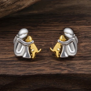 Collana con ciondolo da donna in oro semplice multicolore, design a cuore con bambina che abbraccia un cane, regalo di tendenza, realizzata in lega con perle, catena per maglione - Product Image 2