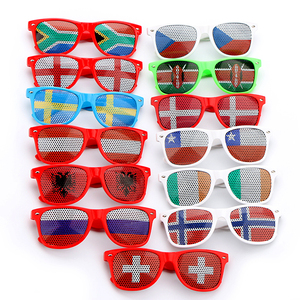 UV400 personnalisé pas cher Football World Games lunettes de <span class=keywords><strong>soleil</strong></span> lunettes de <span class=keywords><strong>soleil</strong></span> <span class=keywords><strong>avec</strong></span> impression de <span class=keywords><strong>drapeau</strong></span> de pays sur la lentille - Product Image 1