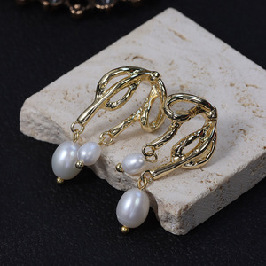 Onregelmatige Boog Ontwerp Natuurlijke Zoetwater Rijst Vorm Parel Stud Oorbellen Veelzijdige Dagelijkse Kleding Barok Parel Oor Sieraden - Product Image 6