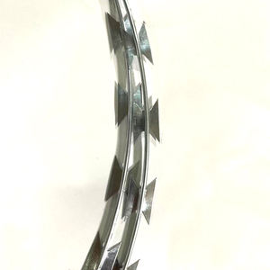 Alambre de Púas Galvanizado de Alta Resistencia BTO28 para Defensa Fronteriza, Tipo Espiral <span class=keywords><strong>Concertina</strong></span> - Product Image 1
