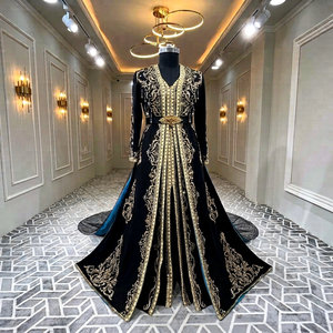 Robe caftan longue noire brodée avec des détails dorés pour femmes, tenue de mariage traditionnelle élégante - Product Image 1
