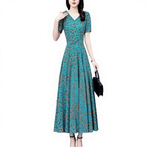 Abito Lungo Estivo in Seta per <span class=keywords><strong>Donna</strong></span> di Seconda Mano, Usato con Cura Come Nuovo, Alta Qualità, <span class=keywords><strong>Prima</strong></span> Scelta, Vestito di Moda Preloved - Product Image 1