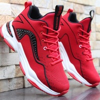Nouvelles chaussures de basket athlétiques pour hommes, dotées d'un design antidérapant et résistant à l'usure, d'un style montant, d'un empeigne en mesh respirant et d'un design sui.