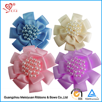 En gros Fleur Décorative de Vêtement Fait Main Fleurs De Ruban De Satin Avec Perles