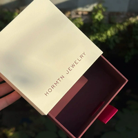 Luxuriöse Schmuckbox aus Karton mit Magnetverschluss, individuellem Logo, Schwammfutter, umweltfreundlichen Recyclingmaterialien, Tragegriff und Ziehband, stabil