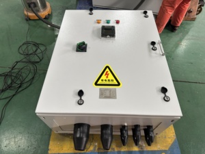 صندوق توصيل داخلي من الفولاذ المقاوم للصدأ ماركة CFD LD بدرجة حماية IP66، 10A-400A/400A-1250A، مع باب أمامي/خلفي ومدخل مرن محكم الإغلاق - Product Image 3