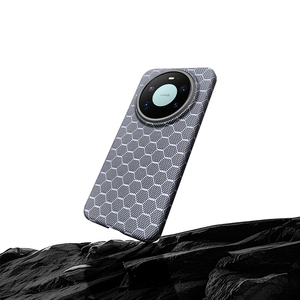 Custodia per telefono sottile antiurto in fibra di carbonio di lusso goffrata anti-impronta con anello magnetico e protezione fotocamera - Product Image 3