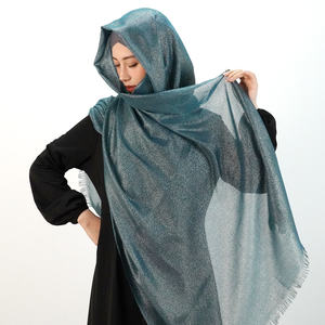 Turban <span class=keywords><strong>Voile</strong></span> à paillettes personnalisé de luxe, hijabs en satin scintillant, foulard en mousseline de soie Medina châle à pompons pour femmes musulmanes - Product Image 3