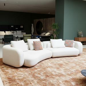 <span class=keywords><strong>2026</strong></span>년 최신형 곡선 소파 판매, 모던 크림 스타일 패브릭 소파 3인용 클라우드 카우치 호텔 고급 원목 거실 소파 - Product Image 4