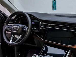 <span class=keywords><strong>Audi</strong></span> <span class=keywords><strong>Q7</strong></span> <span class=keywords><strong>2023</strong></span> 45 TFSI quattro Sport Variant SUV Gasolina Turbo Asientos de Cuero R18 Automático Cámara Interior Oscuro - Product Image 5