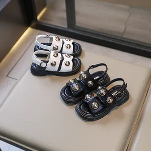 Zapatos de playa sin cordones de suela blanda a la moda para niños, novedad de verano 2024, sandalias con punta abierta para niñas, fabricante al por mayor