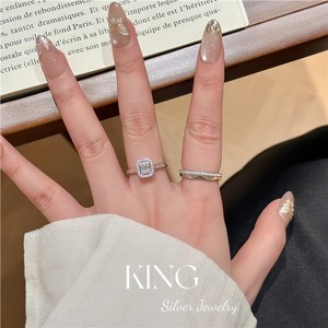Bague de fiançailles en argent sterling S925 King Silver Jewelry, sertie de diamants carrés, design géométrique tendance pour femme - Product Image 4