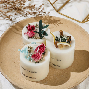 Venta caliente hogar dormitorio mezcla regalo Ideal fragancia aceite hecho a mano redondo <span class=keywords><strong>soja</strong></span> Pilar vela perfumada con flores secas - Product Image 4