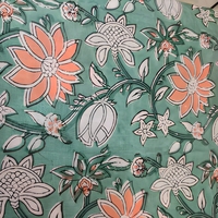 Tissu d'ameublement imprimé à la main vert doux avec bloc de main à imprimé floral Beau design avec des couleurs apaisantes au prix de gros