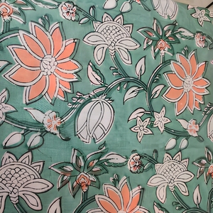 Tissu d'ameublement imprimé à la main vert doux avec bloc de main à imprimé floral Beau design avec des couleurs apaisantes au prix de gros - Product Image 1