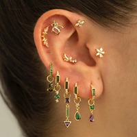 ZUOLA Chic - Juego de 10 Pendientes de Aro con Circonitas Verdes, Chapados en Oro Real de 18K, Lujosos y Apilables, para Mujeres y Niñas