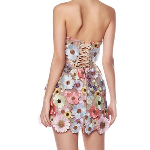 Mini robe dos nu à col suspendu imprimée à volants pour femmes pour des vacances décontractées - Product Image 1