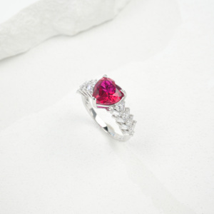 Exquisito Anillo de Plata de Ley S925 con Rubí - Product Image 3