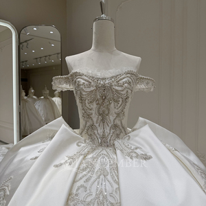 Robe de bal de Quinceañera moderne Xx83 à imprimé floral, en satin, avec appliques de perles et cristaux, traîne chapelle, vente en gros - Product Image 2
