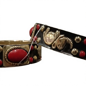 Conjunto de Brazaletes Ajustables de Latón Hechos a Mano de Lujo Modern Muse con Personalización, Joyería de Diseño Moderna para Mujer - Product Image 1