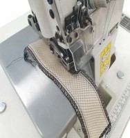 Machine à coudre industrielle automatique à grande vitesse pour la production de pantalons et de jeans avec moteur Core RNEX4-5