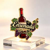Badge en forme de grappe de raisin, personnalisé, en émail souple, impression couleur, souvenir de cave à vin, présentoir de vente au détail, emballage en carton, aimant de réfrigérateur en métal