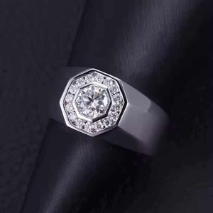 Bague en diamant moissanite au design unique pour femmes, collection de bijoux élégants pour mariage et soirée, disponible au prix de gros - Product Image 3