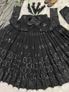 Vêtements ethniques de qualité supérieure Robe Anarkali de créateur pour femmes Vêtements ethniques dernier cri en coton 3 pcs à prix minimum - Product Image 5