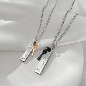 Valentinsgeschenke Edelstahl-Schmuck für Paare: Gravierter Herz-Barren-Anhänger mit Schloss und Schlüssel für Liebende – Halskette - Product Image 2