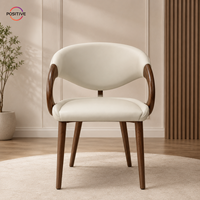 Chaise de salle à manger moderne en bois massif avec accoudoirs, revêtement en cuir PU, mousse haute résilience, mobilier d'hôtel, fourniture OEM