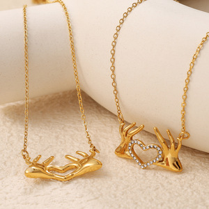 Collar con colgante de doble corazón de acero inoxidable, tono dorado, con incrustaciones de diamantes de imitación, joyería de regalo para mujer, moderno y a la moda, para la clavícula - Product Image 1