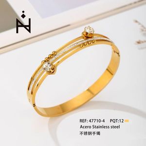 Bracciale in acciaio inossidabile placcato oro con intarsi di cristalli, gioiello alla moda per donna - Product Image 1