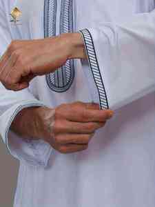 Túnica Blanca para Hombre Al Haramain, Manga Larga, Bordada, de Algodón, Larga hasta el Suelo, Estilo Modesto para Oración - Product Image 5