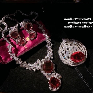 Set di Orecchini a Forma di Uovo con Zirconi e Collana con Rubino Melagrana in Stile Vintage Italiano, in Ottone e Rame, per Anniversari Cristiani - Product Image 1