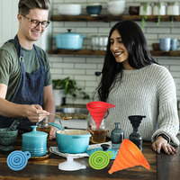 Mini entonnoir flexible en silicone avec bec verseur pour petites bouteilles, entonnoir de remplissage pliable pour huiles parfumées et contenants de voyage