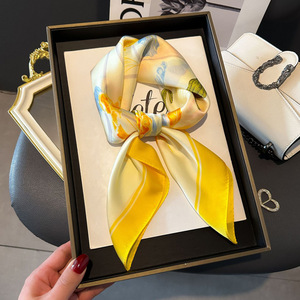 <span class=keywords><strong>Foulard</strong></span> Femme 2026 – Bandana Minimaliste Noir et <span class=keywords><strong>Blanc</strong></span> Effet <span class=keywords><strong>Soie</strong></span> – Accessoire Polyvalent pour Cheveux et Sac - Product Image 5